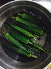 家常菜凉拌秋葵做法图解2)