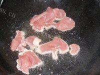 味道不错的莴笋炒肉片做法图解6)