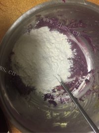 可口的低糖紫薯饼干做法图解5)