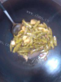 美味的豆角炖土豆做法图解6)