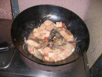 简单版鱼头炖豆腐做法图解6)