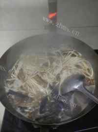 美味的茄子炝锅面做法图解6)