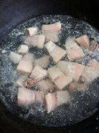家常菜土豆红烧肉做法图解3)