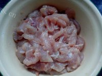 美味的肉丝腐竹烩粉丝做法图解4)