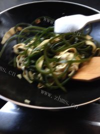 浓香地卤海带豆丝做法图解5)
