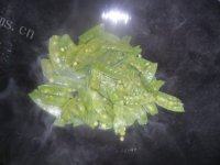 家常菜荷兰豆炒肉丝做法图解3)