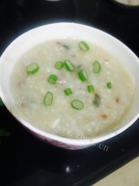 美味营养的皮蛋瘦肉粥做法图解8)