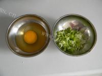 美味的葱香鸡蛋饼做法图解3)