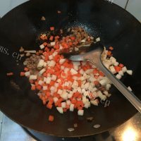 美味的韩式炸酱面做法图解5)