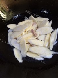 家常菜肉片炒茭白做法图解5)
