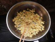 热腾腾的韭菜鸡蛋水饺做法图解2)
