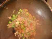 毛豆炒肉片做法图解3)