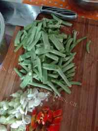 家常菜干煸豆角做法图解1)
