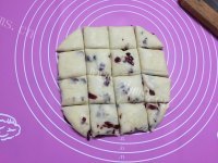 美味的蔓越莓司康做法图解6)