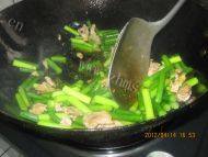 「DIY美食」蒜薹炒肉做法图解7)