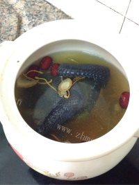 美味的花旗参鸡汤做法图解3)
