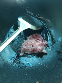 热腾腾的芹菜炒肉做法图解5)