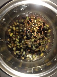 回味无穷的黑芝麻豆浆做法图解2)