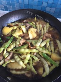 家常菜土豆豆角炖肉做法图解13)