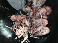 美味的糖醋沼虾做法图解4)