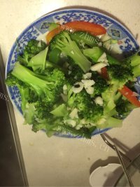 清淡爽口蒜蓉西兰花做法图解3)
