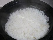 美味的双腊煲仔饭做法图解5)