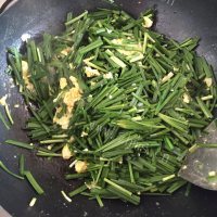 回味无穷的韭菜炒鸡蛋做法图解5)
