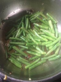 家常炒豆角做法图解3)