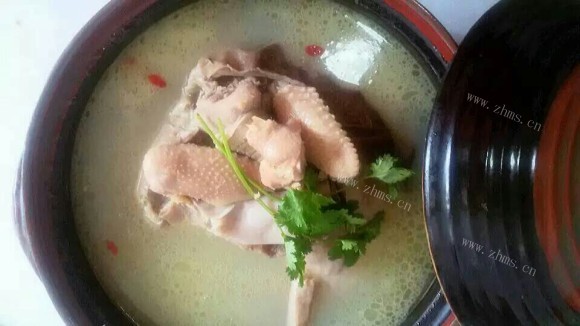 独特的肚包鸡