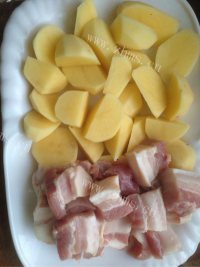 家常菜土豆红烧肉做法图解2)