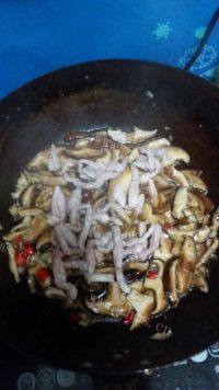 家常菜香菇炒肉丝做法图解7)