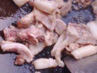 美美厨房之蒜薹炒肉做法图解5)