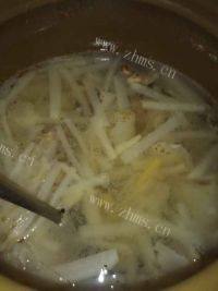 滋补的天麻鱼头汤做法图解4)