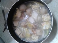 美味白菜鱼丸煮蚬汤做法图解5)
