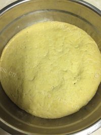 好吃的猪肉芹菜馅包子做法图解8)