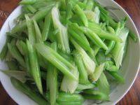 「DIY美食」芹菜炒肉做法图解8)