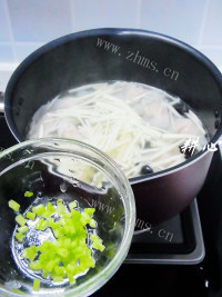 茭白木耳鱼饺汤做法图解9)