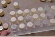 自制草莓烛台巧克力做法图解5)