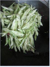 美味的酸辣豆角做法图解5)