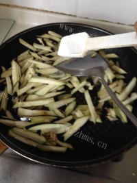 口感不错的蚝油茄子做法图解7)