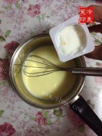 自制酸奶冰激凌做法图解6)