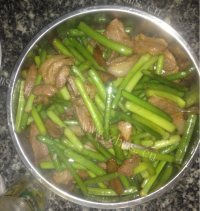 家常菜蒜苔炒肉片