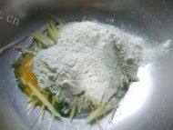土豆丝鸡蛋饼自制做法图解3)