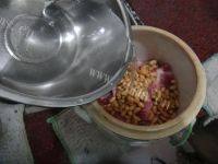 诱人的黄豆排骨汤做法图解5)