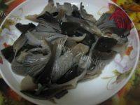家常菜蘑菇炖粉条做法图解3)
