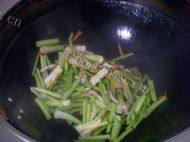 肉丝炒芹菜自制做法图解5)
