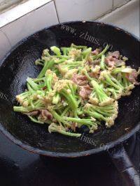家常菜有机菜花炒肉做法图解9)