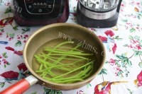香甜芹菜蜂蜜饮做法图解2)