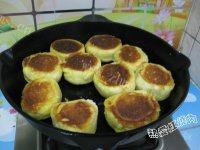 好吃的玉米面饼子做法图解13)