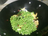 炒青豆做法图解3)